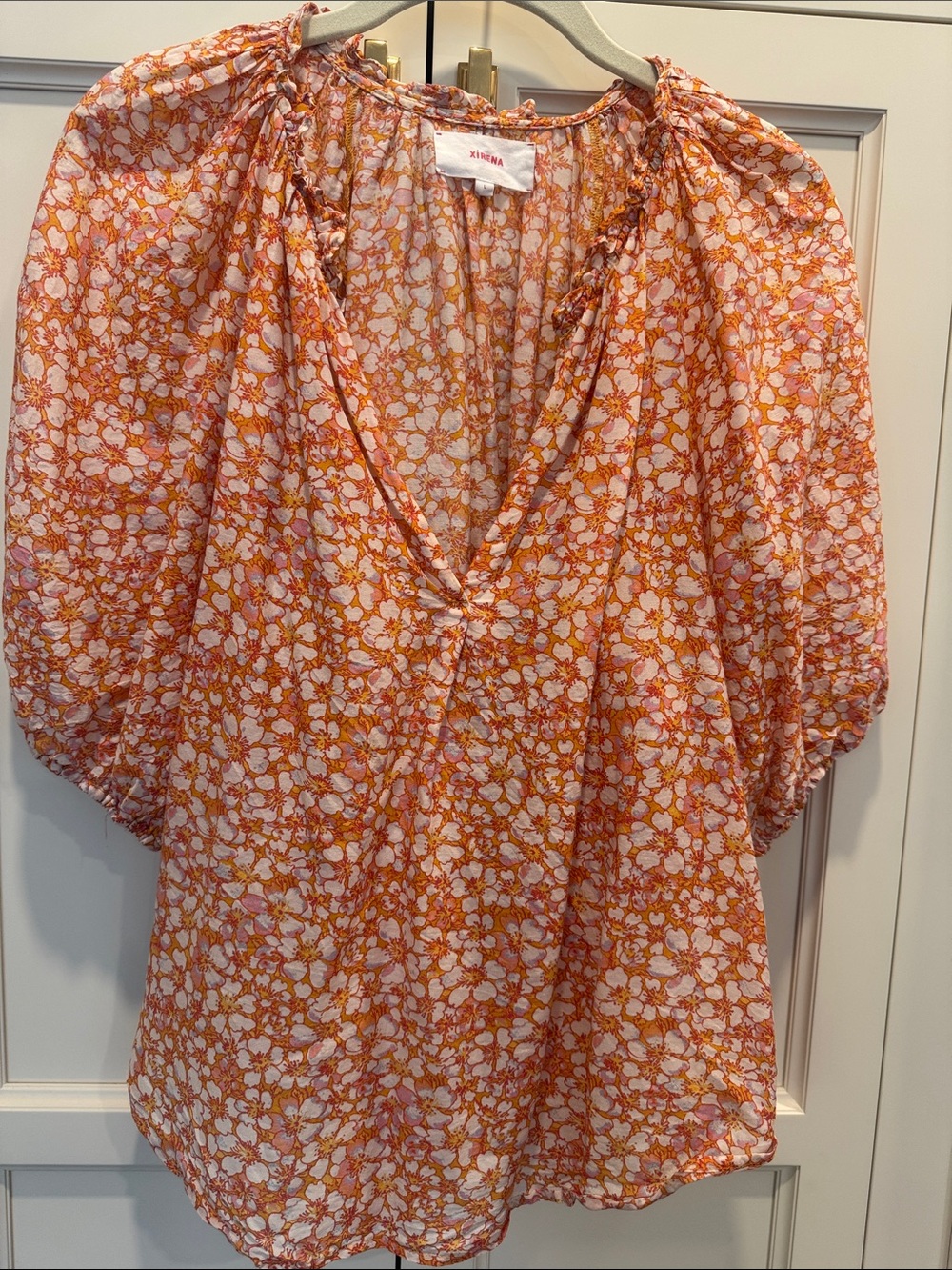XiRENA Orange Floral V-Neck Puff-Sleeve Blouse